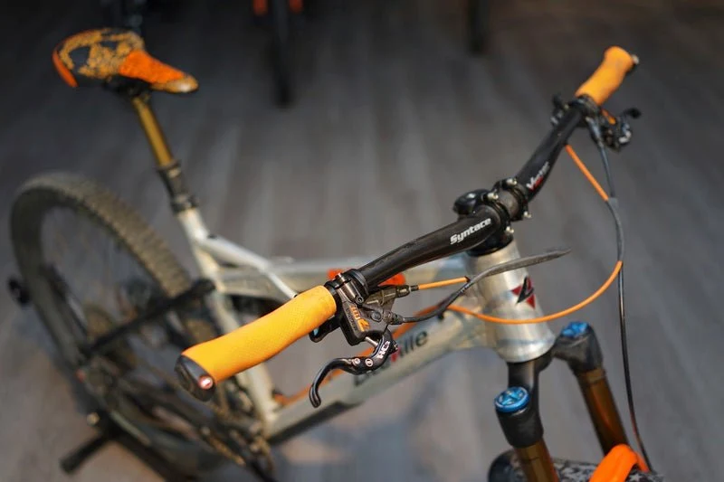 66sick Espacio Libre RDO Sattel Yellow | 144mm Breite