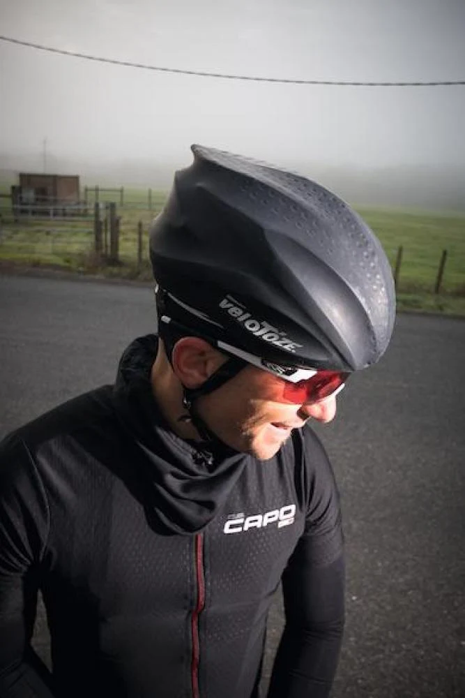 VeloToze Helmüberzug schwarz/rot/gelb onesize schwarz - wasserdichter Wetterschutz für Road-Helme