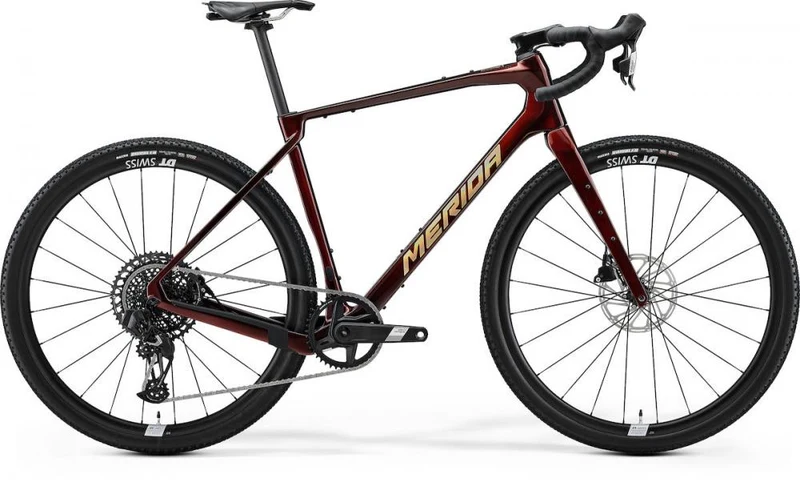 Merida Silex 8000 Gravelbike M Elegant Wildberry Gold, CF2 Carbonrahmen, SRAM Apex AXS Wireless 1x12, DT Swiss G1800 Laufräder, Maxxis Rambler 45 mm, ca 9,2 kg