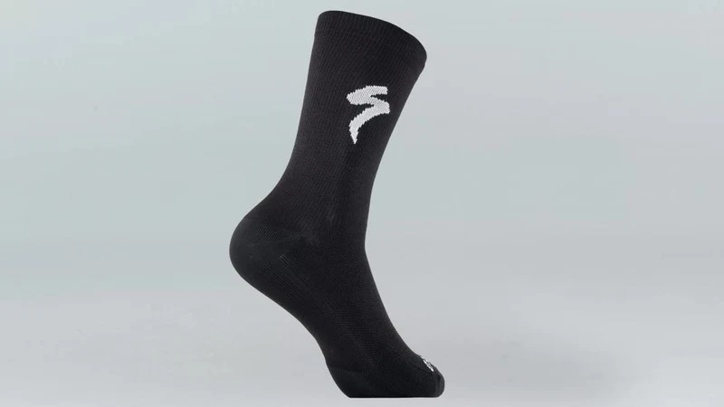 SOFT AIR TALL LOGO SOCK BLK/WHT XL - Hochwertige Logo-Socken in Schwarz/Weiß - Bekleidung