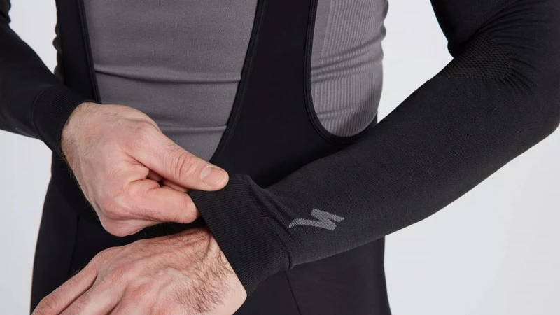 SEAMLESS ARM WARMER BLK M/L - Armwärmer - Bekleidung