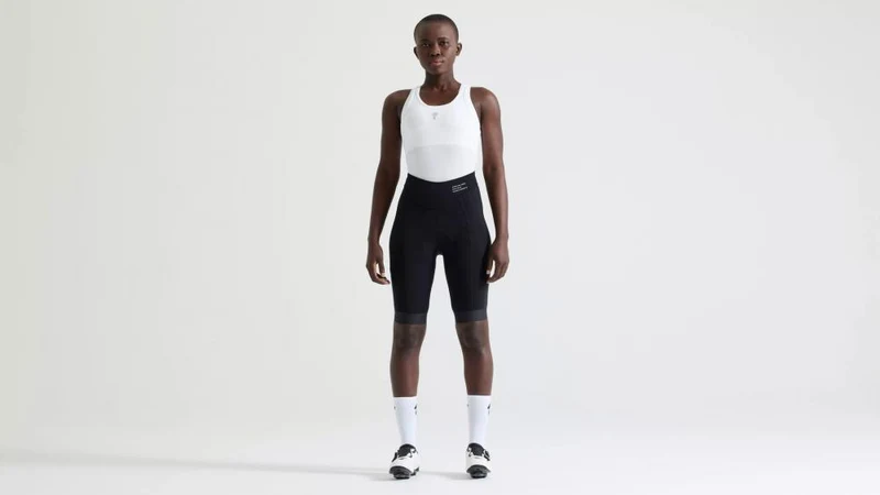 FOUNDATION Damen Sport-Short Schwarz - Premium Trainingsshort für Fitness & Yoga - Shorts