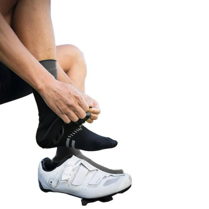 VeloToze Silicone Snap Road Überschuhe Größe M (40,5-42,5) Schwarz - leichte Silikon-Überschuhe mit Druckknöpfen