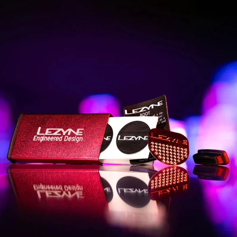 Lezyne Reparaturset METAL Kit Alu 6 Schlauchflicken 1 Anrauher seitliche Öffnung blau-glänzend
