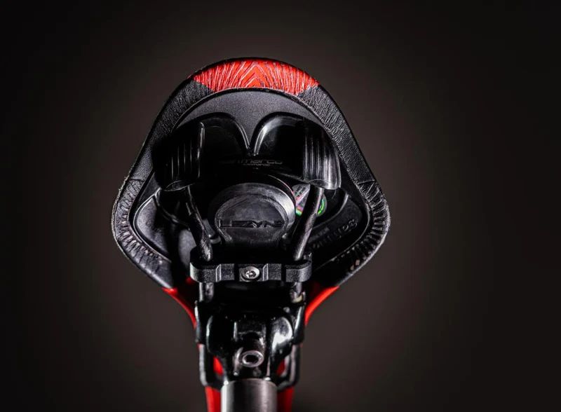 Lezyne Matrix Saddle Tagger Apple Airtag Halterung schwarz
