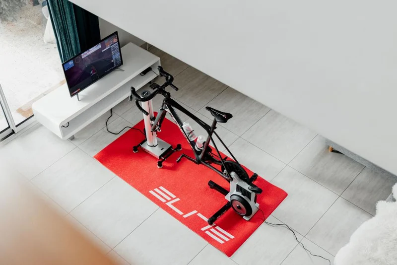 ELITE Rollentrainer Justo 2 - interaktiver Smart-Trainer mit 12-fach Kassette