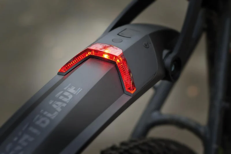 SKS Nightblade MTB-Schutzblech 26\"-27,5\" mit integriertem, USB-aufladbarem Rücklicht, StVZO-zugelassen, Quick-Release-Befestigung, optimaler Spritzschutz