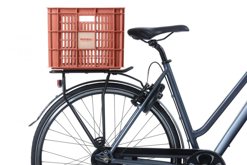 Basil Fahrradkiste Crate L terra red 29,8x39x26,5 cm - stabile Kunststoffbox für Gepäckträger, 40 Liter Volumen, mit Tragegriffen
