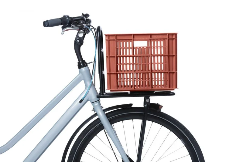 Basil Fahrradkiste Crate L terra red 29,8x39x26,5 cm - stabile Kunststoffbox für Gepäckträger, 40 Liter Volumen, mit Tragegriffen