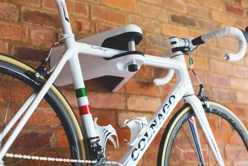 Hiplok AIRLOK Fahrrad-Wandhalterung mit Schloss - gehärteter Stahl - 30 Millimeter Sperrbolzen - Sold Secure Diamond - Innen Außen - grau