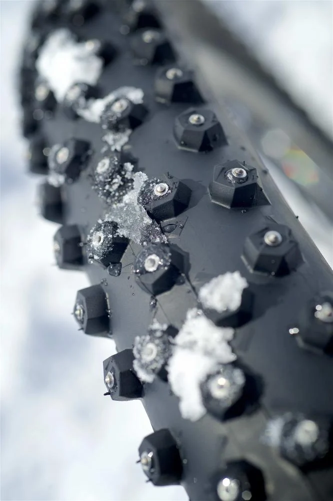 Schwalbe Drahtreifen ICE SPIKER PRO Performance 28x2,6 Zoll (65-622) Schwarz - maximaler Grip auf Eis und Schnee