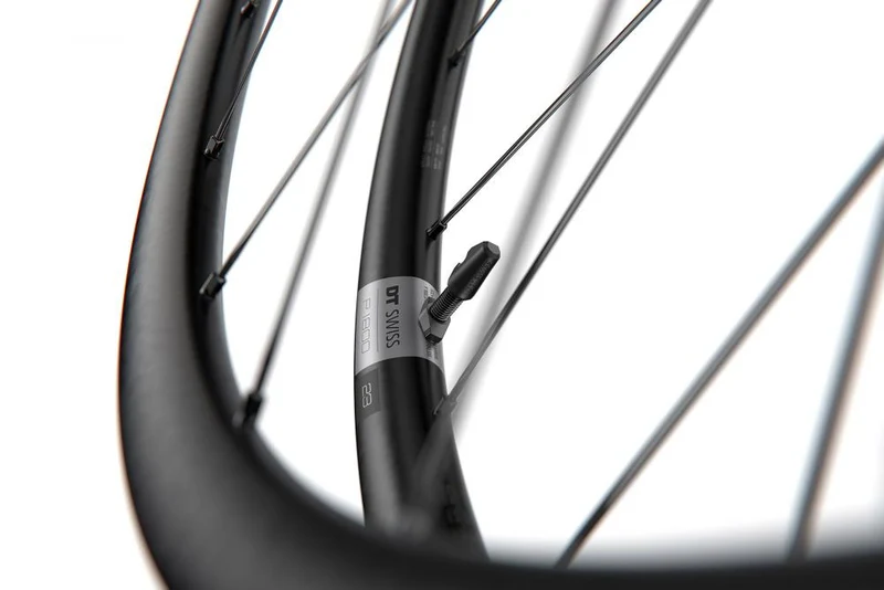 DT Swiss Laufrad P 1800 SPLINE 29" 622 x 23 mm schwarz - leichtes Disc-Laufrad für Rennrad & Gravel